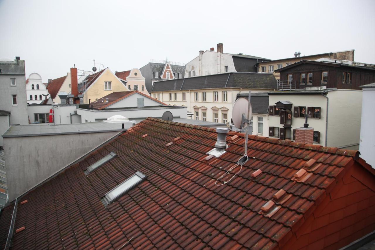 Wunderschoene Dachgeschoss - Maisonette Rostock Exterior photo